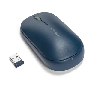 Mouse Kensington Dual Sure Track azul con adaptador USB, diseño compacto y ergonómico visto en perspectiva sobre fondo blanco.