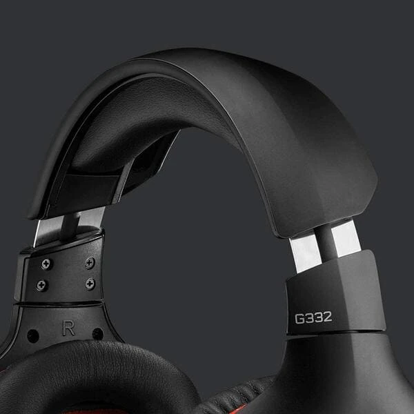 Detalle de la diadema del audífono gamer Logitech G332 negro con refuerzos metálicos y almohadilla superior acolchada para mayor comodidad.