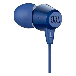 Audífono JBL C50HI azul con cable, vista lateral en fondo blanco, diseño compacto con punta de silicona y detalle de letra L visible.