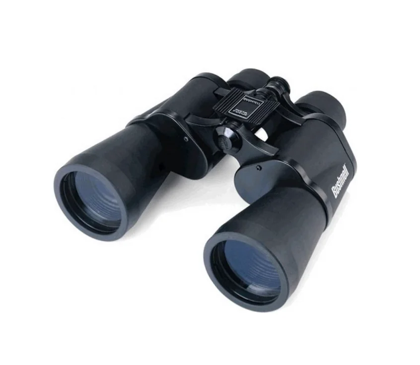 Binocular Bushnell 10x50 en vista diagonal con lentes grandes y cuerpo negro, ideal para observación a larga distancia.
