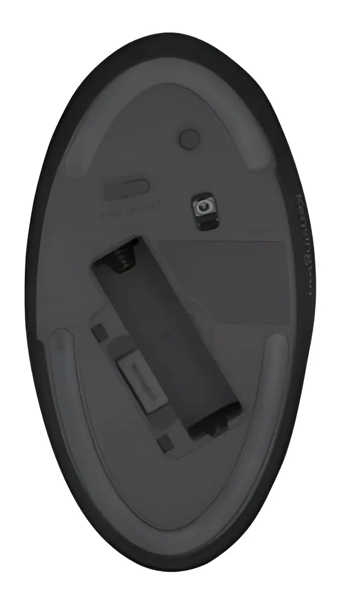 Base del mouse ergonómico inalámbrico Kensington color negro mostrando compartimento de baterías y sensor óptico.